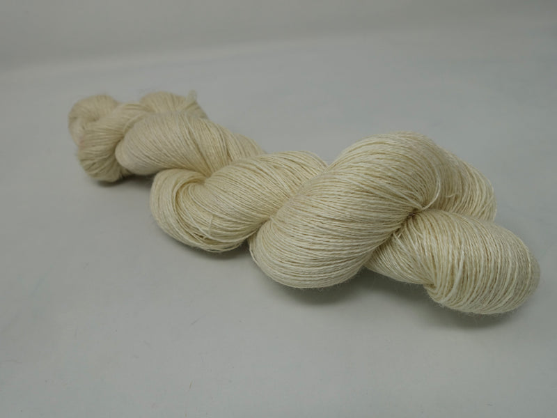Shetland,  BFL & Silk Yarn, 800m per 100g. Co-ordinating yarn for hand dyed warps