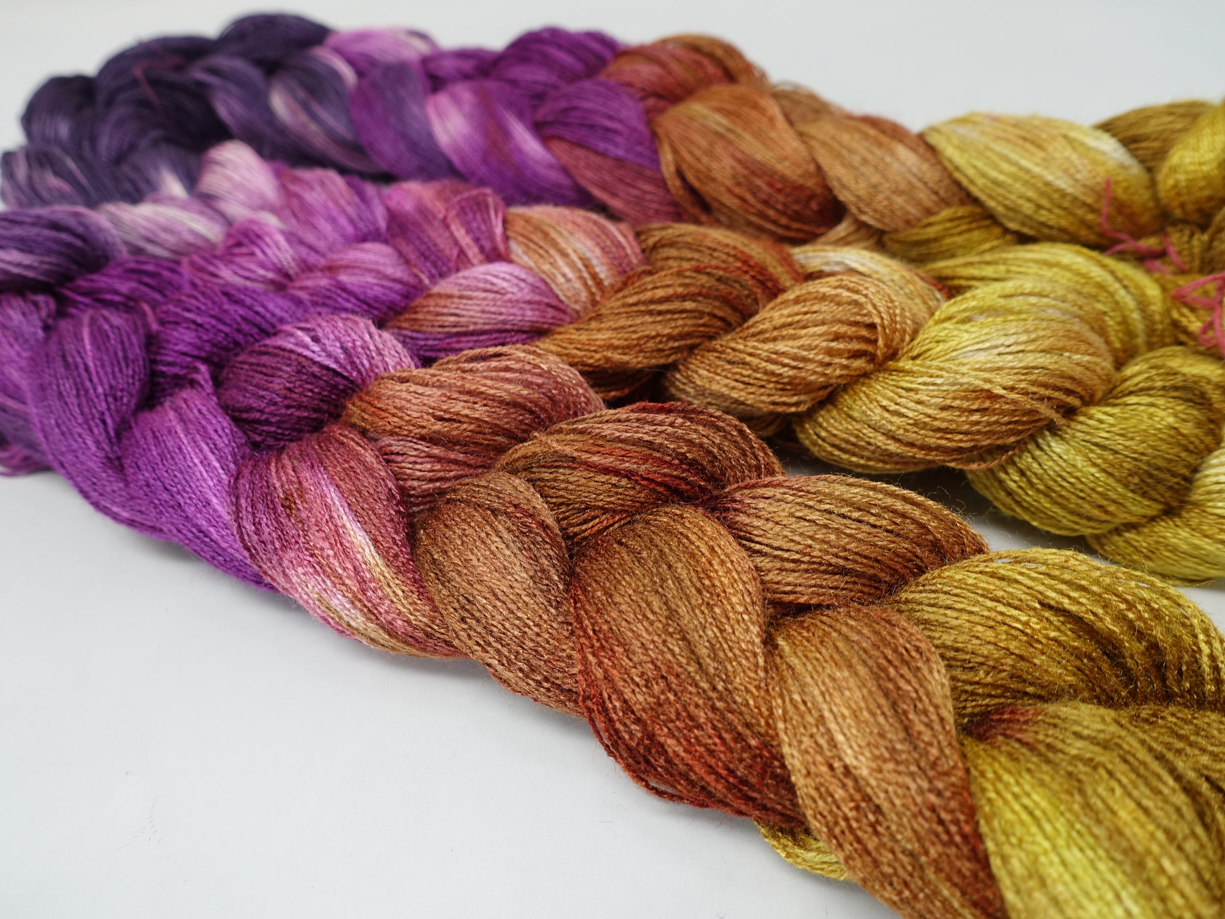 Hand Dyed Gradient Warp- Tussah Silk 2/20NM ~1000m per 100g, 320ends ~2.2m or 5m length